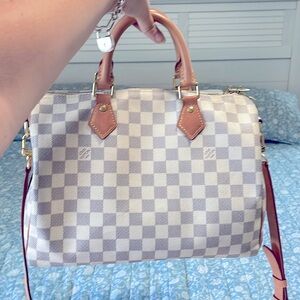 Barely used Louis Vuitton Purse